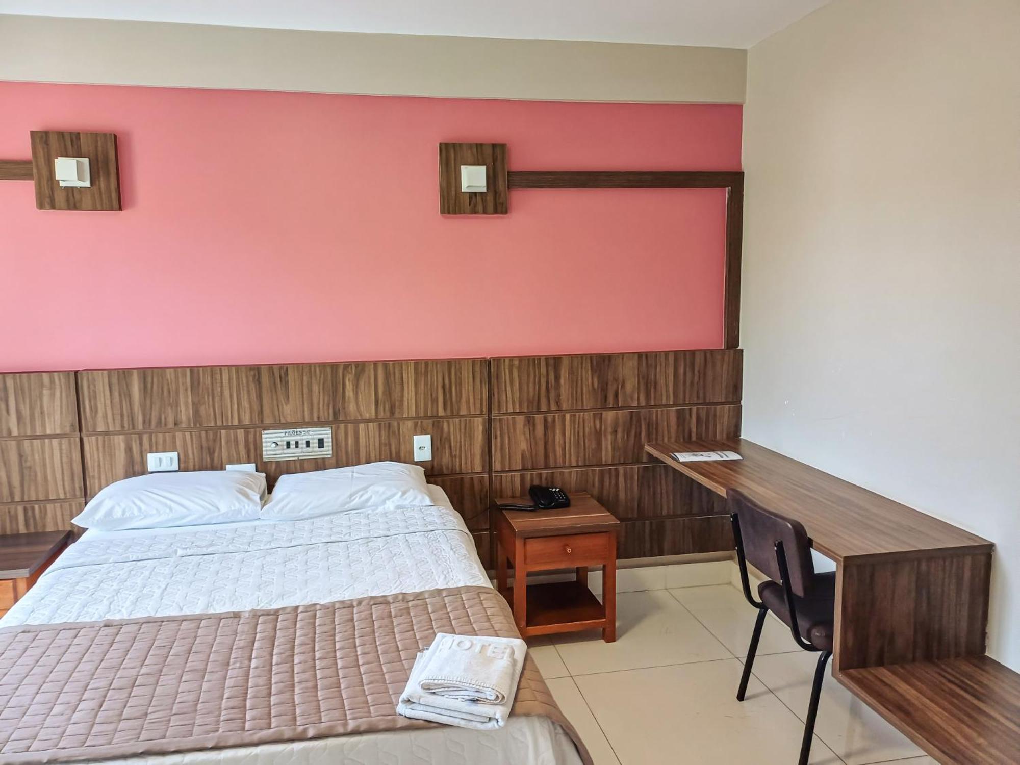 Piloes Palace Hotel Mineiros Экстерьер фото