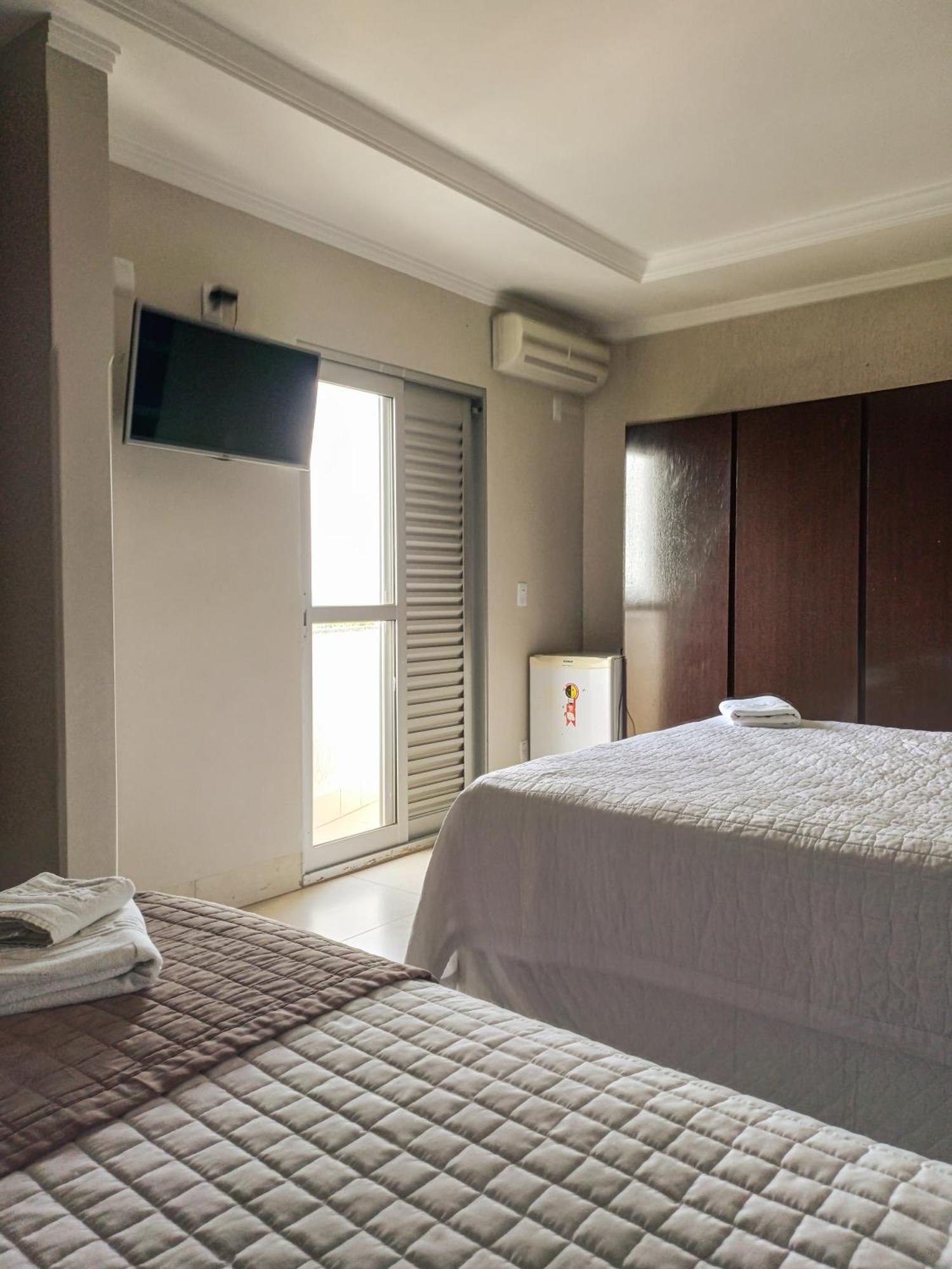 Piloes Palace Hotel Mineiros Экстерьер фото